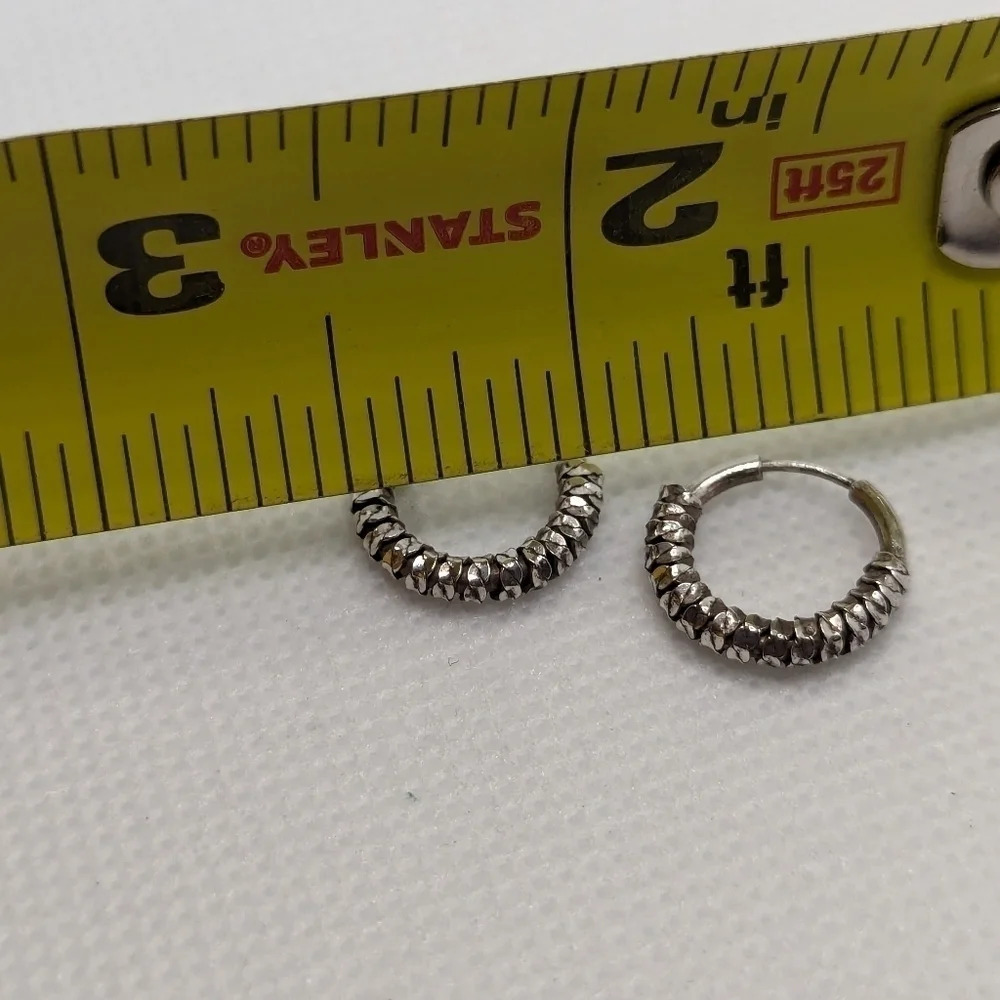 Small  925 Huggie earrings - Picture 3 of 3